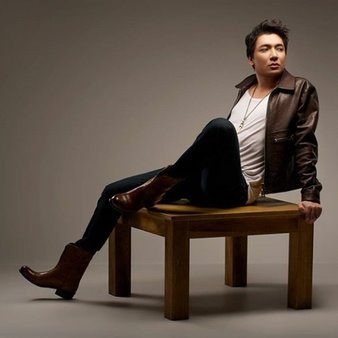 В океане глаз твоих тону - Алишер Каримов